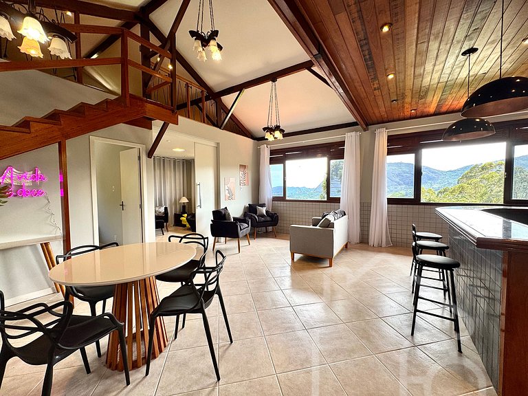 Chalé com Área Gourmet Incrível e Jacuzzi