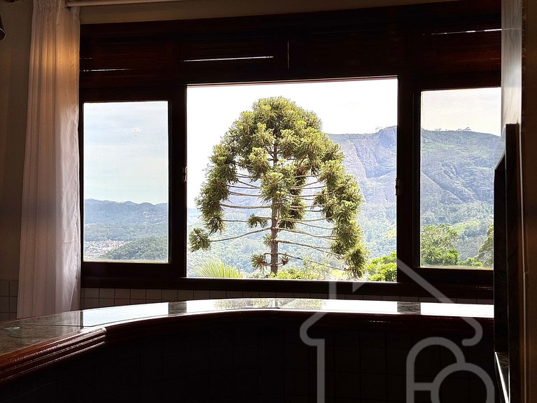 Chalé com Área Gourmet Incrível e Jacuzzi
