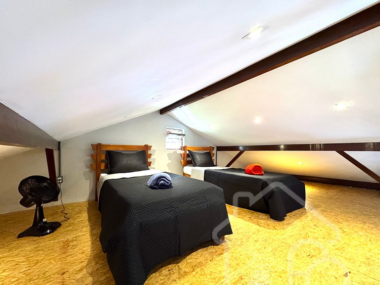 Chalé com Área Gourmet Incrível e Jacuzzi