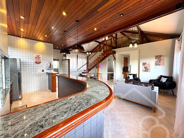 Chalé com Área Gourmet Incrível e Jacuzzi