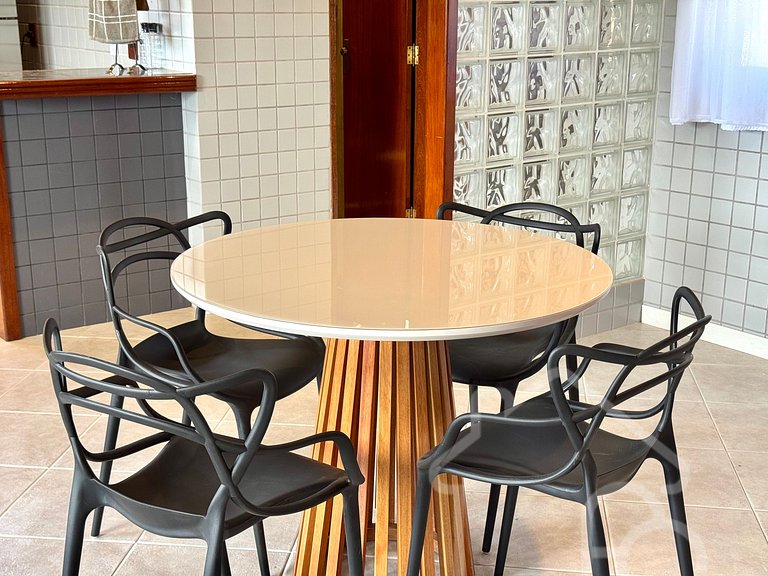 Chalé com Área Gourmet Incrível e Jacuzzi