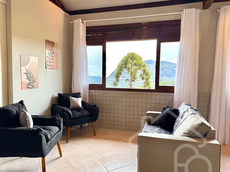 Chalé com Área Gourmet Incrível e Jacuzzi