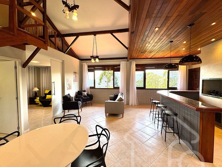 Chalé com Área Gourmet Incrível e Jacuzzi