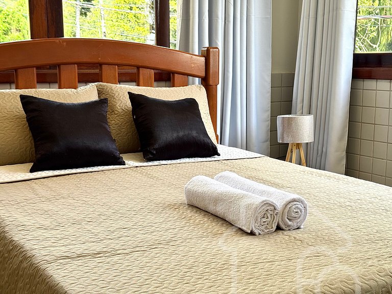 Chalé com Área Gourmet Incrível e Jacuzzi