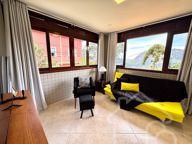 Chalé com Área Gourmet Incrível e Jacuzzi