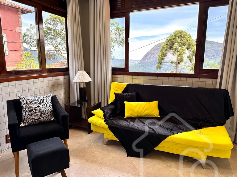 Chalé com Área Gourmet Incrível e Jacuzzi
