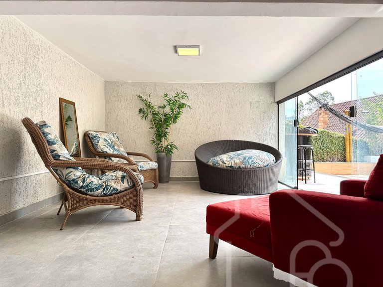 Chalé com Área Gourmet Incrível e Jacuzzi
