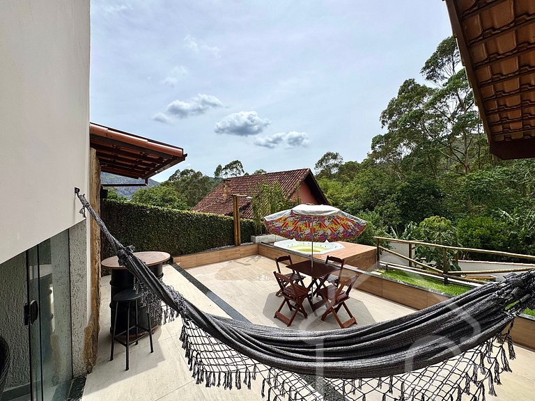 Chalé com Área Gourmet Incrível e Jacuzzi