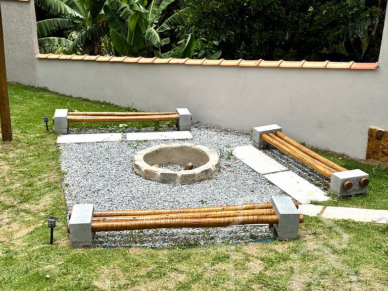 Chalé com Área Gourmet Incrível e Jacuzzi