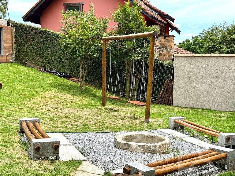 Chalé com Área Gourmet Incrível e Jacuzzi