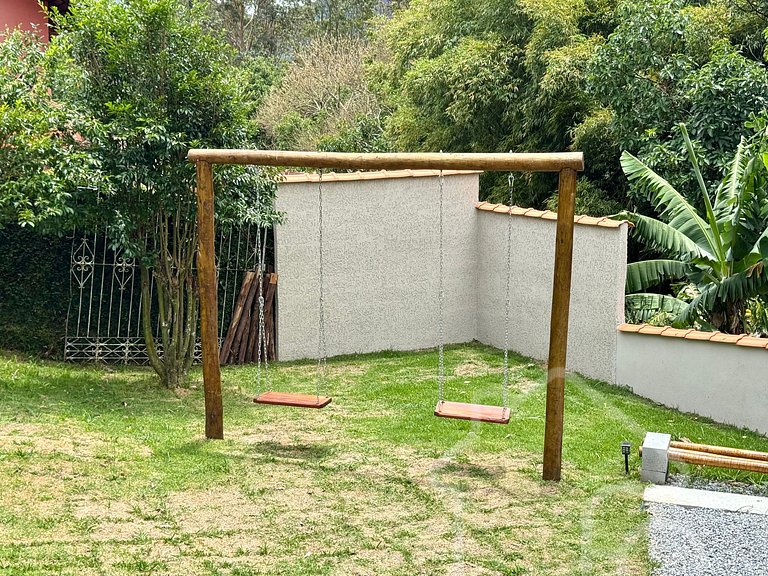 Chalé com Área Gourmet Incrível e Jacuzzi