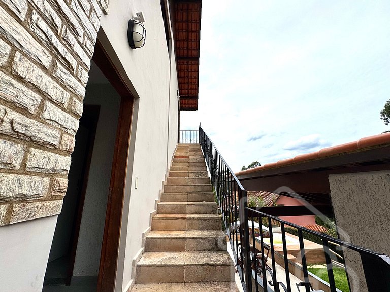 Chalé com Área Gourmet Incrível e Jacuzzi