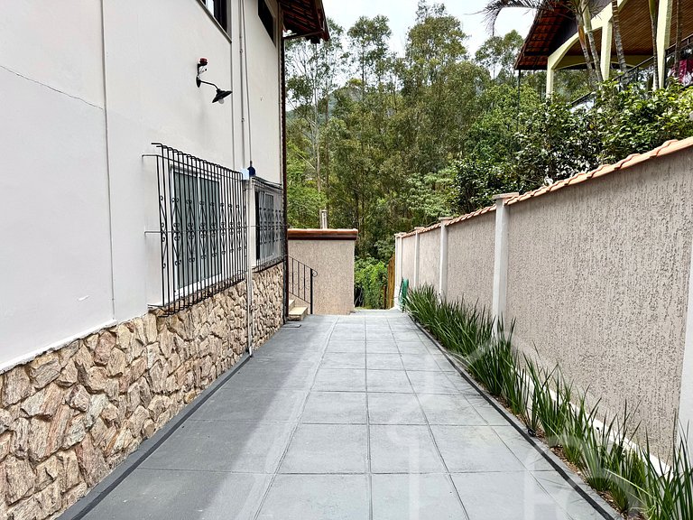 Chalé com Área Gourmet Incrível e Jacuzzi