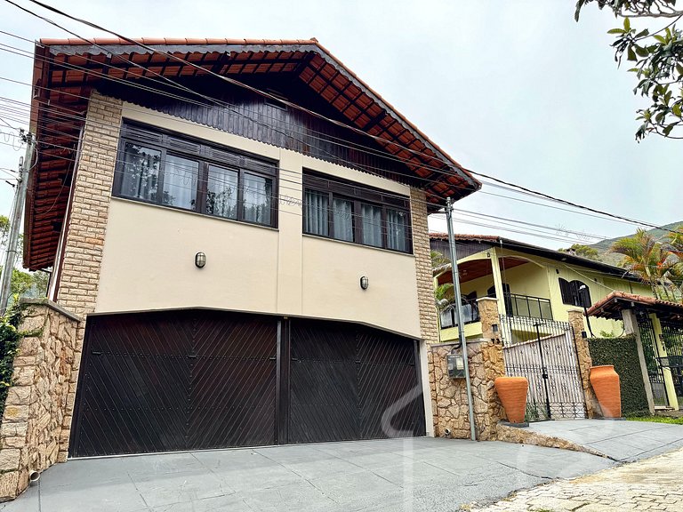 Chalé com Área Gourmet Incrível e Jacuzzi