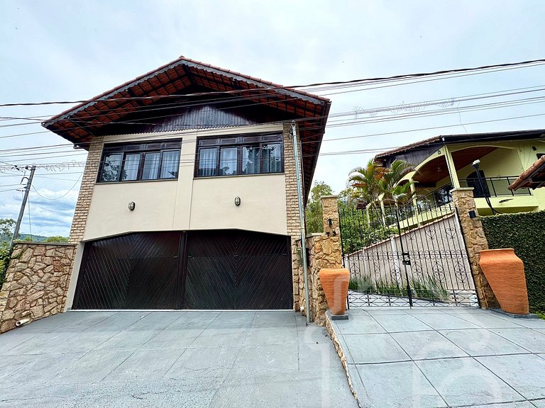 Chalé com Área Gourmet Incrível e Jacuzzi