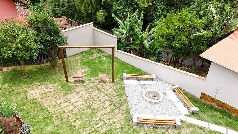 Chalé com Área Gourmet Incrível e Jacuzzi