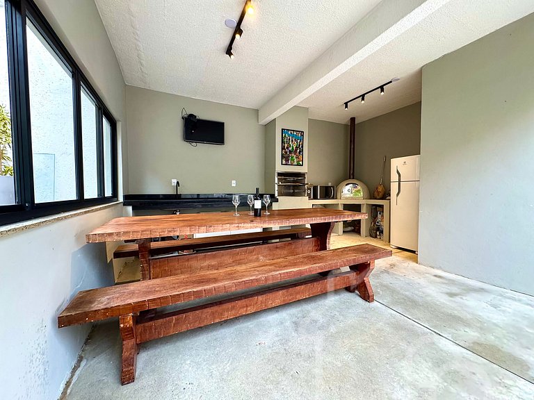 Casa familiar com área gourmet e espaço kids