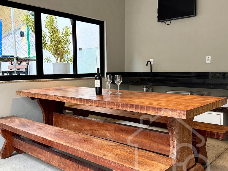 Casa familiar com área gourmet e espaço kids