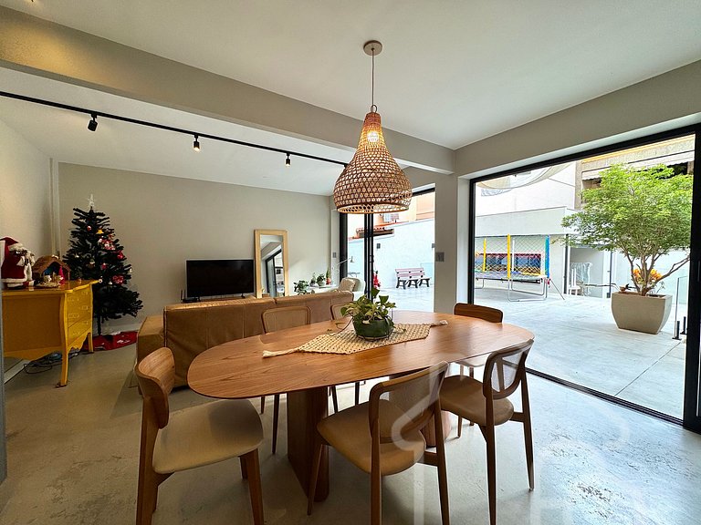 Casa familiar com área gourmet e espaço kids