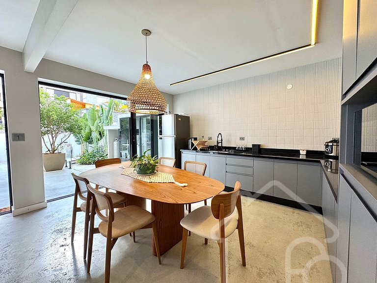 Casa familiar com área gourmet e espaço kids