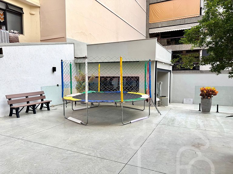 Casa familiar com área gourmet e espaço kids