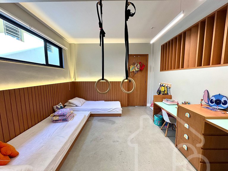 Casa familiar com área gourmet e espaço kids