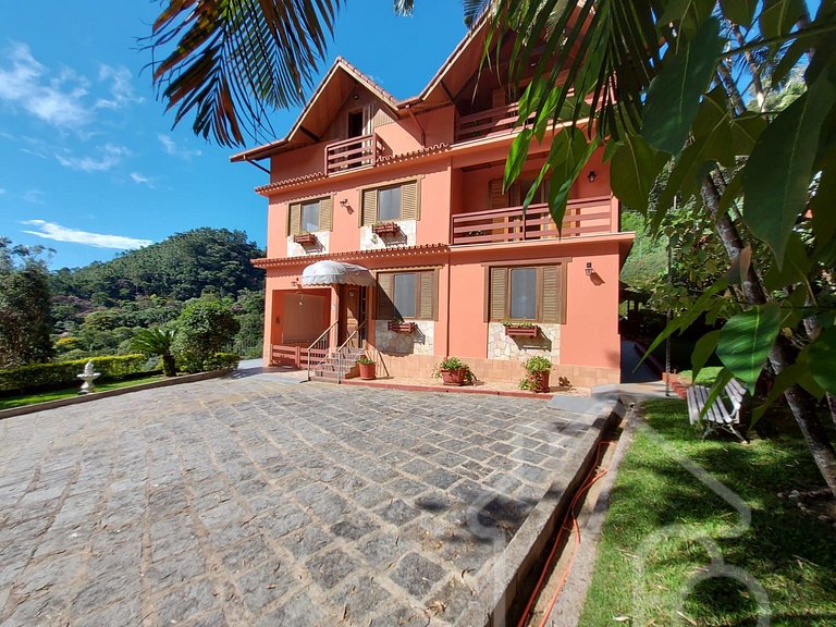 Casa Espaçosa em Mury | Até 20 Hóspedes