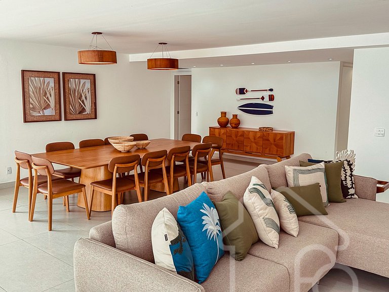 Casa na Ferradura com Piscina Privativa