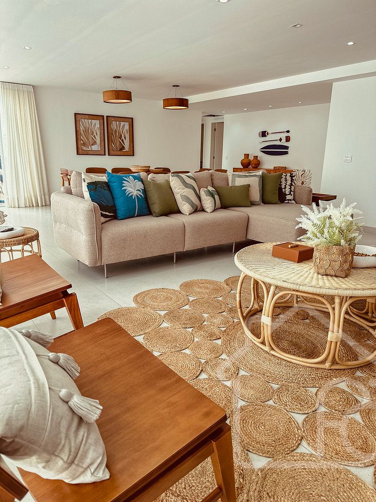 Casa na Ferradura com Piscina Privativa