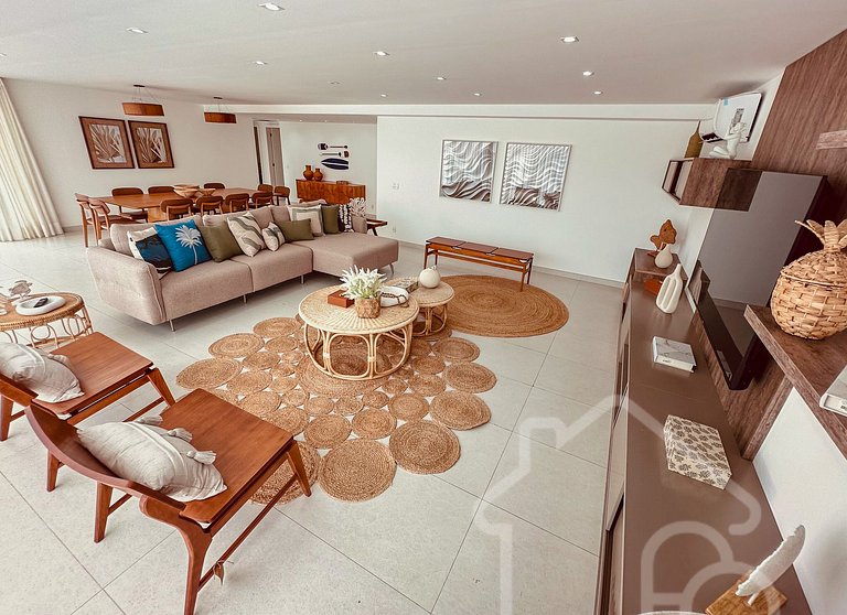 Casa na Ferradura com Piscina Privativa