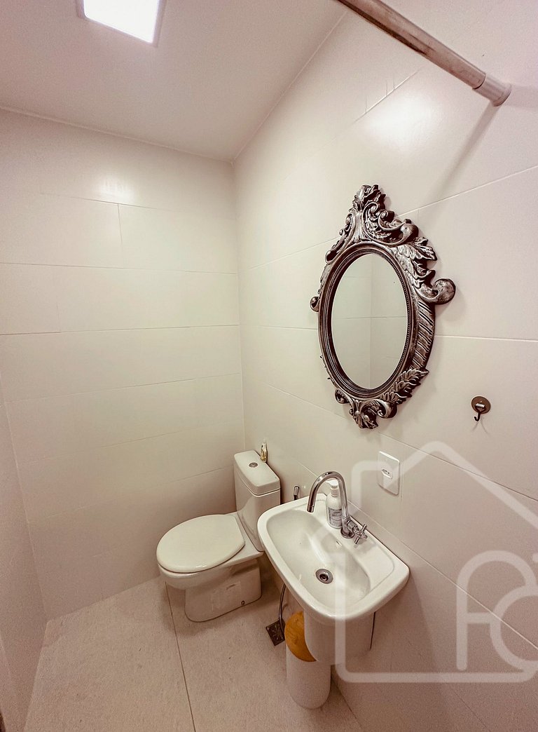 Casa na Ferradura com Piscina Privativa