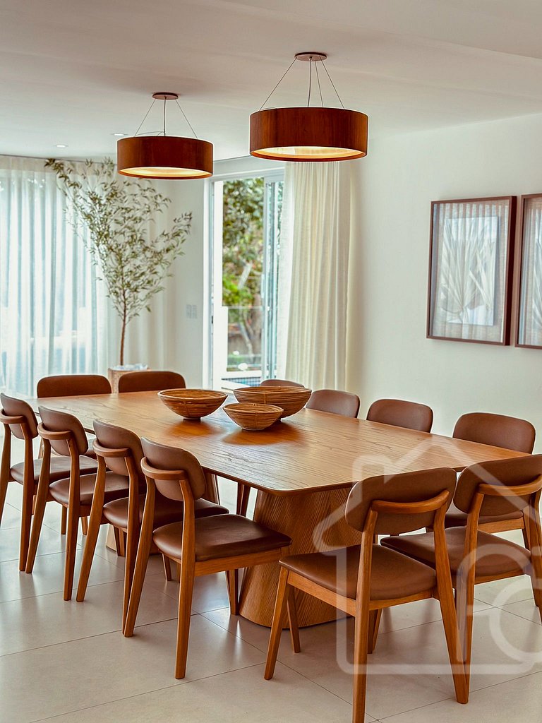 Casa na Ferradura com Piscina Privativa