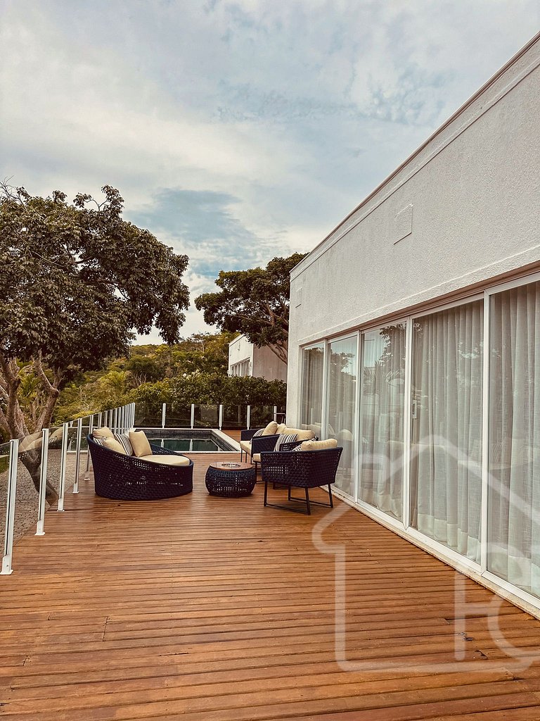 Casa na Ferradura com Piscina Privativa