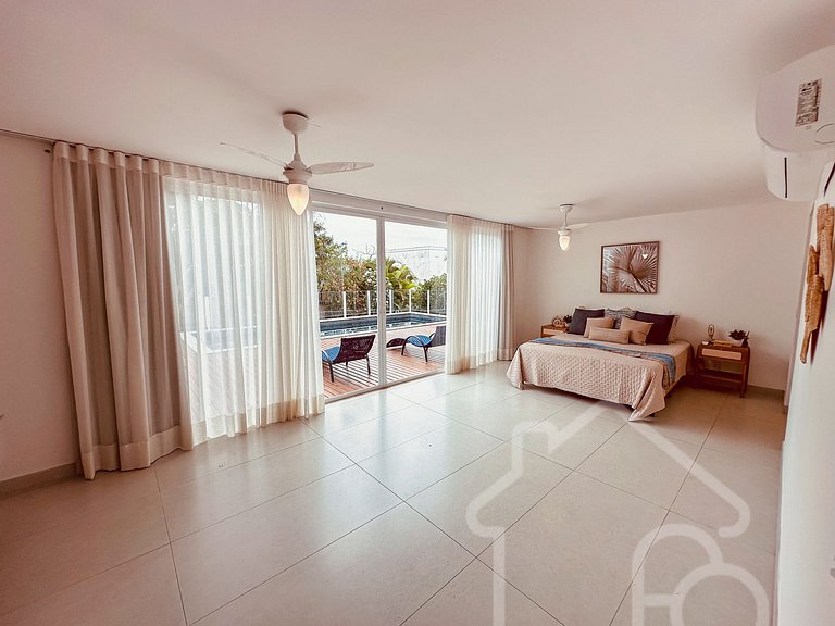 Casa na Ferradura com Piscina Privativa