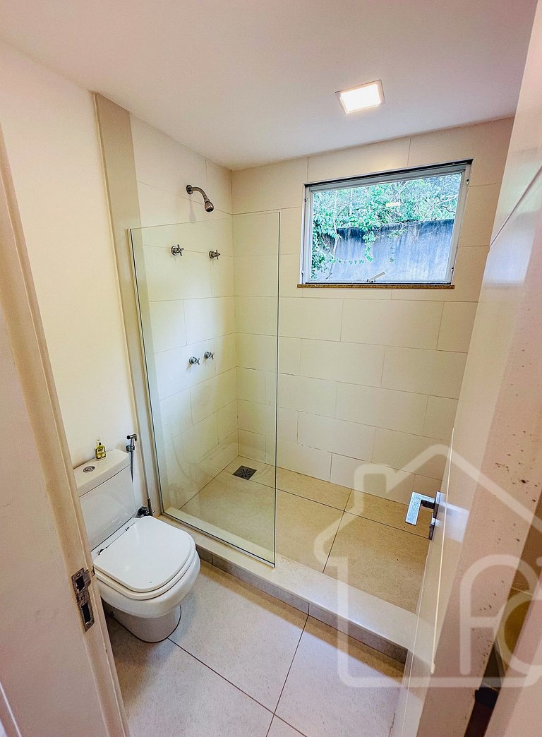 Casa na Ferradura com Piscina Privativa