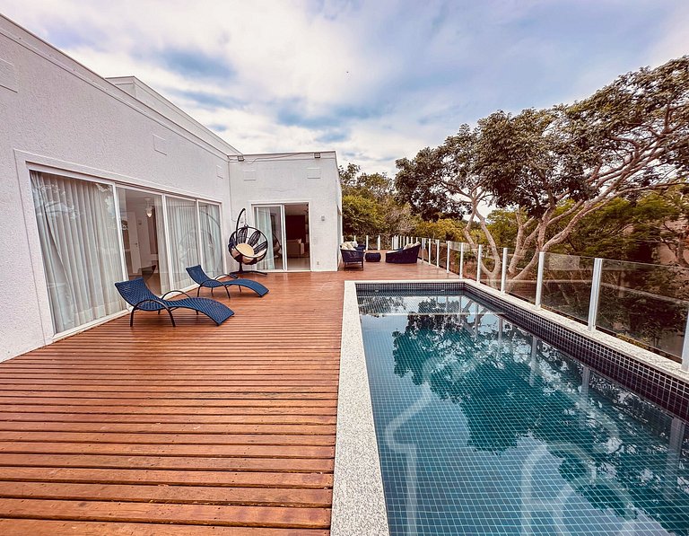 Casa na Ferradura com Piscina Privativa