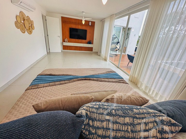 Casa na Ferradura com Piscina Privativa