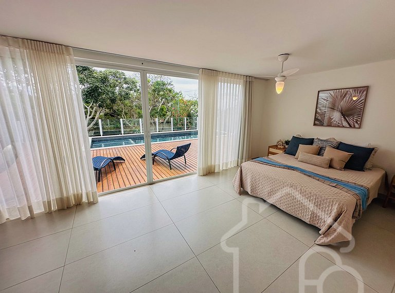 Casa na Ferradura com Piscina Privativa