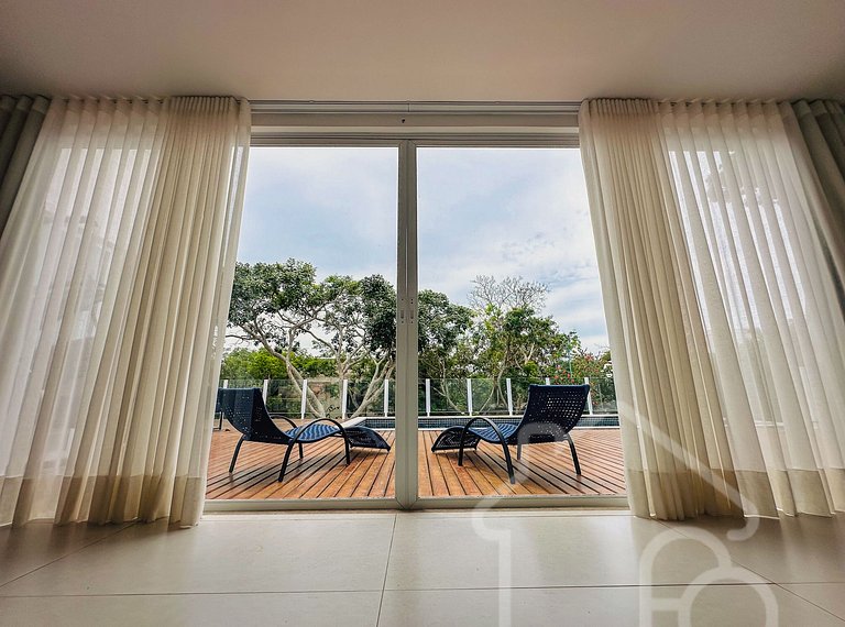 Casa na Ferradura com Piscina Privativa