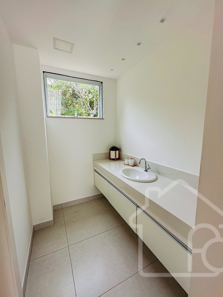 Casa na Ferradura com Piscina Privativa