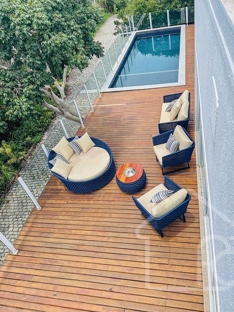 Casa na Ferradura com Piscina Privativa