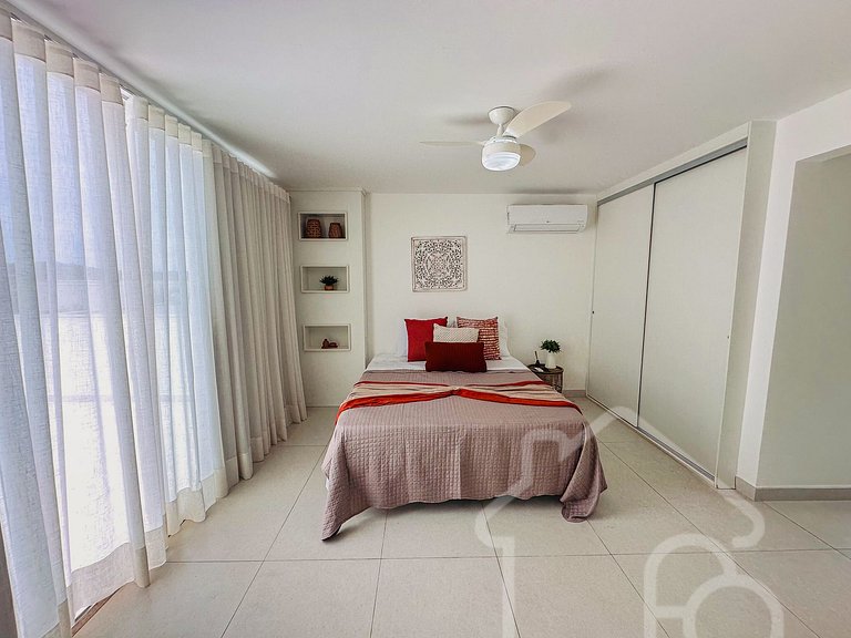 Casa na Ferradura com Piscina Privativa