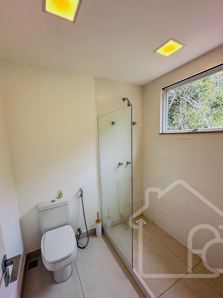 Casa na Ferradura com Piscina Privativa