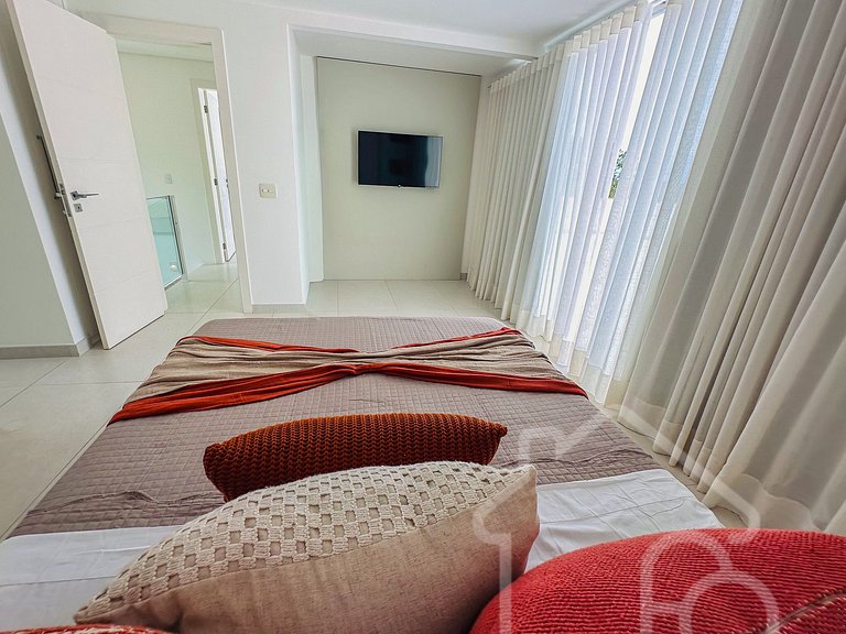 Casa na Ferradura com Piscina Privativa