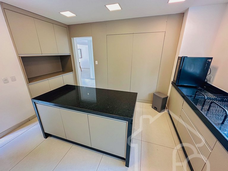 Casa na Ferradura com Piscina Privativa