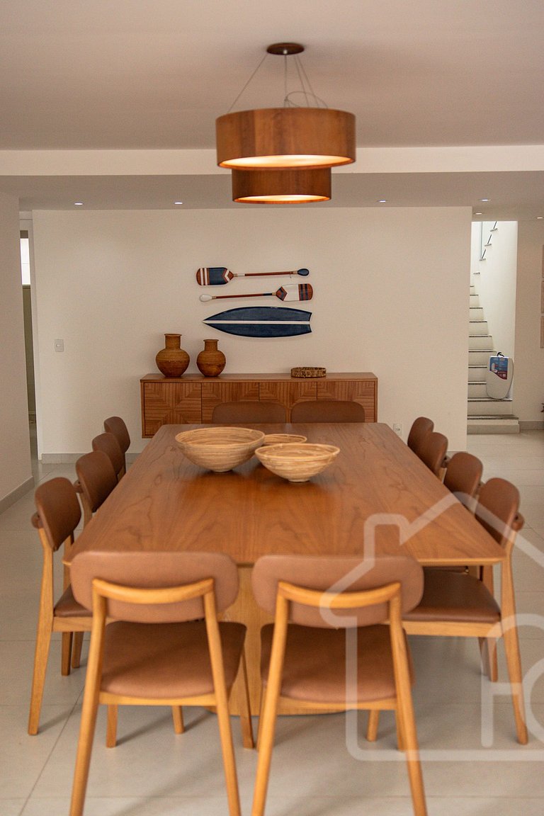 Casa na Ferradura com Piscina Privativa