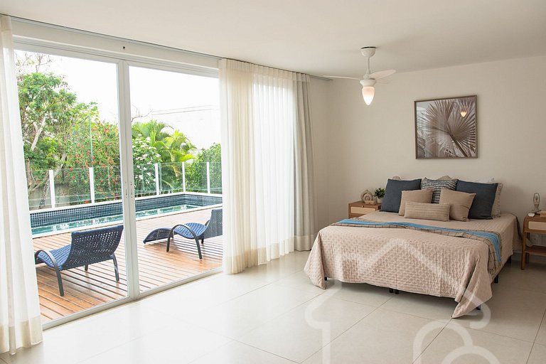 Casa na Ferradura com Piscina Privativa