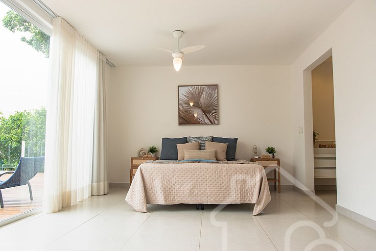 Casa na Ferradura com Piscina Privativa