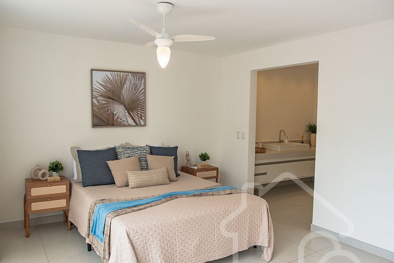 Casa na Ferradura com Piscina Privativa