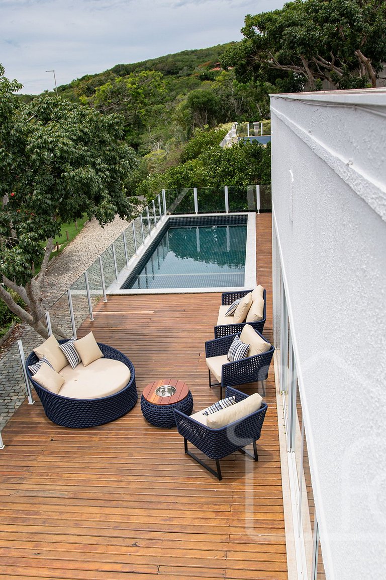 Casa na Ferradura com Piscina Privativa